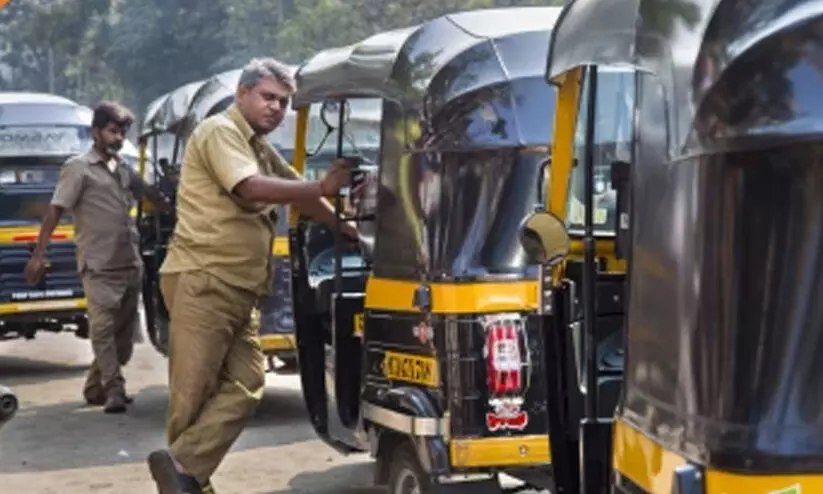 ഓട്ടോ, ടാക്സി ഡ്രൈവർമാർക്ക് 10,000 രൂപ വീതം നൽകുമെന്ന് മഹാരാഷ്ട്ര ഓട്ടോ, ടാക്സി ഡ്രൈവർമാർക്ക് 10,000 രൂപ വീതം നൽകുമെന്ന് മഹാരാഷ്ട്ര