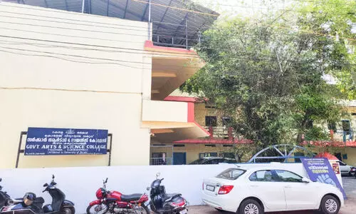 തഴവ ഗവ. കോളജ്; തകർന്നുവീഴാറായ കെട്ടിടത്തിൽ അധ്യയനം തുടരുന്നു