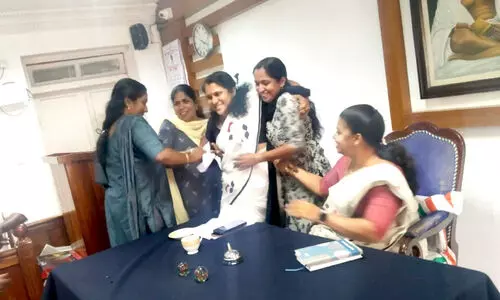 കോട്ടയം നഗരസഭയിൽ വനിത കൗൺസിലർമാരും ചെയർപേഴ്​സനുമായി പിടിവലി