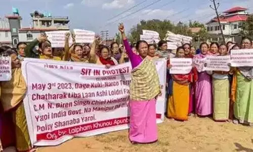 മണിപ്പൂരിൽ രാഷ്ട്രപതി ഭരണം എതിർത്ത് മെയ്ത്തേയികൾ; പ്രതീക്ഷയുടെ കിരണമെന്ന് സ്വാഗതം ചെയ്ത് ഗോ​ത്രവർഗ വിഭാഗങ്ങൾ