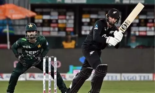 ചാമ്പ്യൻസ് ട്രോഫിക്ക് തൊട്ടുമുമ്പ് പാകിസ്താന് തോൽവി; ത്രിരാഷ്ട്ര പരമ്പര പിടിച്ച് കിവീസ്