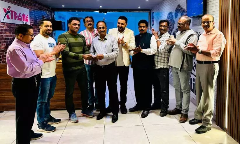 ഹെ​ല്‍ത്ത് ക്ല​ബ് അം​ഗ​ത്വ കാ​ര്‍ഡു​ക​ൾ വി​ത​ര​ണം ചെ​യ്​​തു