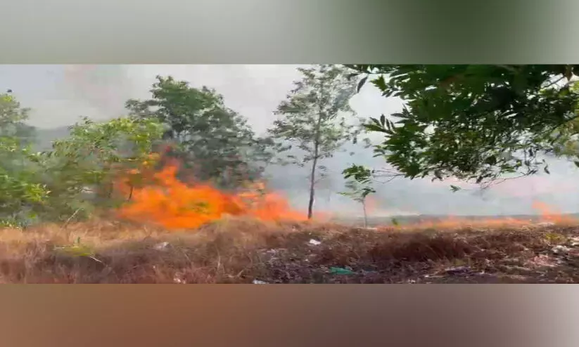 അണയാതെ തീ... അണയാതെ തീ...