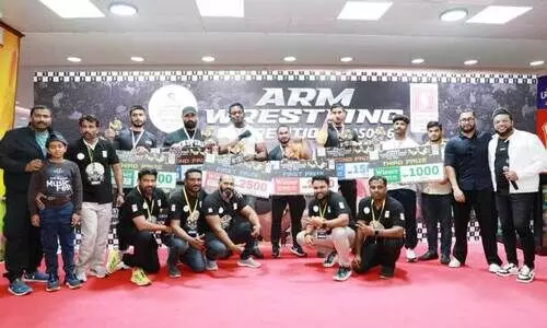 കൈ​ക്ക​രു​ത്തു​മാ​യി സ​ഫാ​രി മാ​ളി​ലെ പ​ഞ്ച​ഗു​സ്‌​തി മ​ത്സ​രം