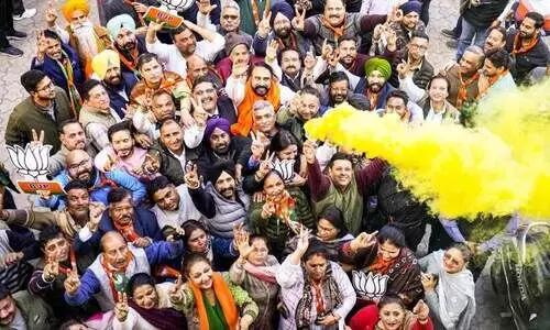 ‘ആപ്പി’ന്റെ പതനവും അലയൊലികളും