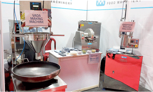 വ​ട​യ​ന്ത്രം മു​ത​ല്‍ സ്വ​ര്‍ണ​ക്ക​ര​ണ്ടി വ​രെ;  വി​സ്മ​യ​മാ​യി ഹോ​ട്ട​ല്‍ എ​ക്സ്പോ