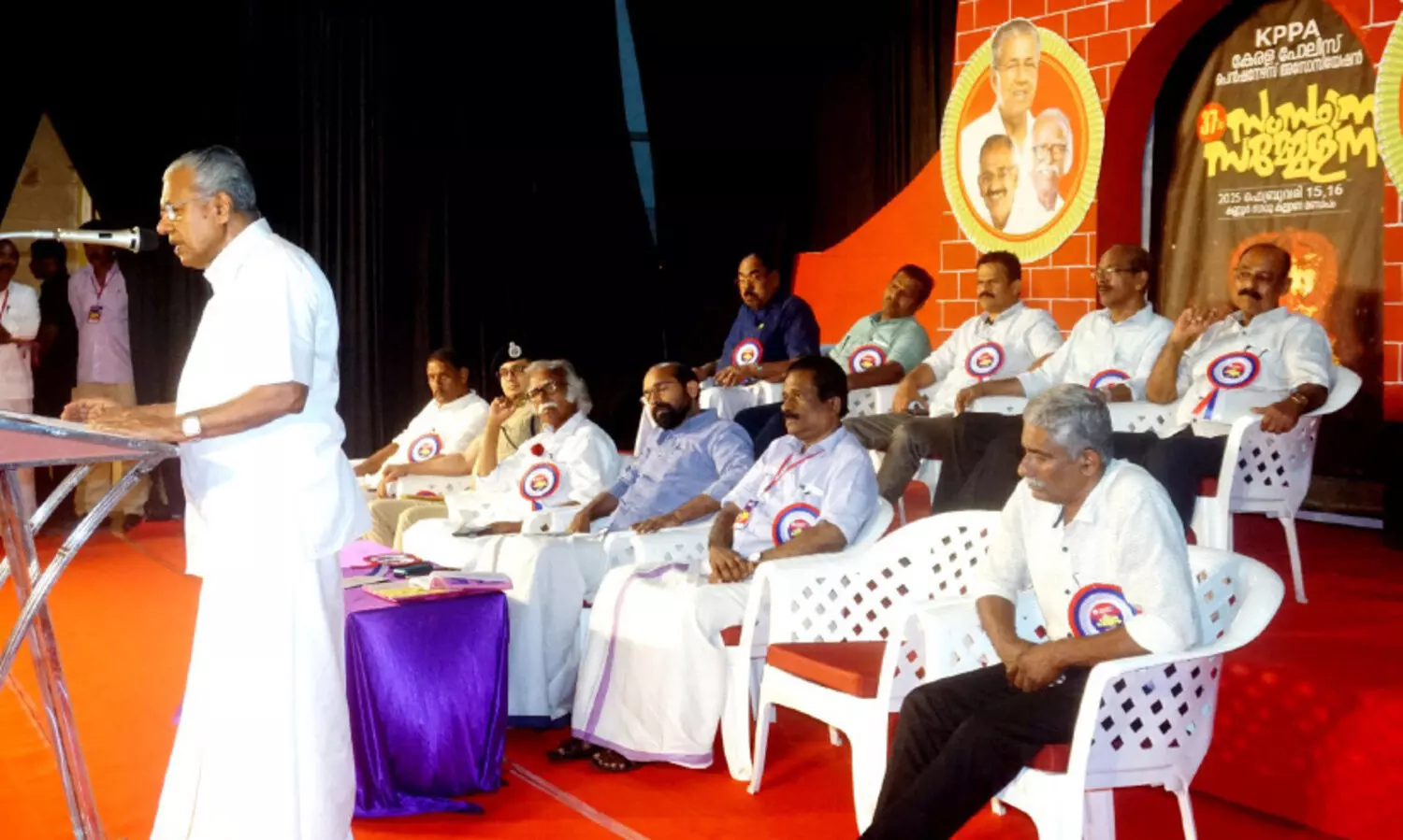 പ്രതിപക്ഷ നേതാവ് നാടിന്റെ പ്രതിപക്ഷമായി മാറരുത് -മുഖ്യമന്ത്രി