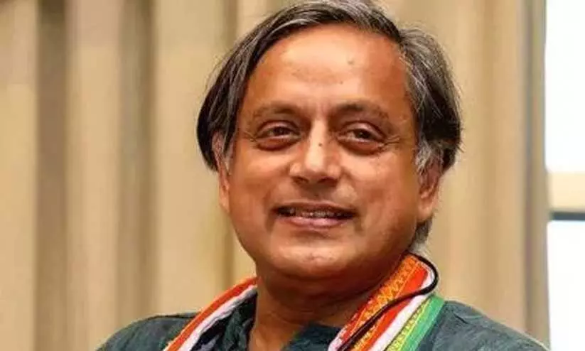 മോദിക്കും ഇടതിനും വാഴ്ത്ത്; കോൺഗ്രസിനെ വെട്ടിലാക്കി തരൂർ മോദിക്കും ഇടതിനും വാഴ്ത്ത്; കോൺഗ്രസിനെ വെട്ടിലാക്കി തരൂർ