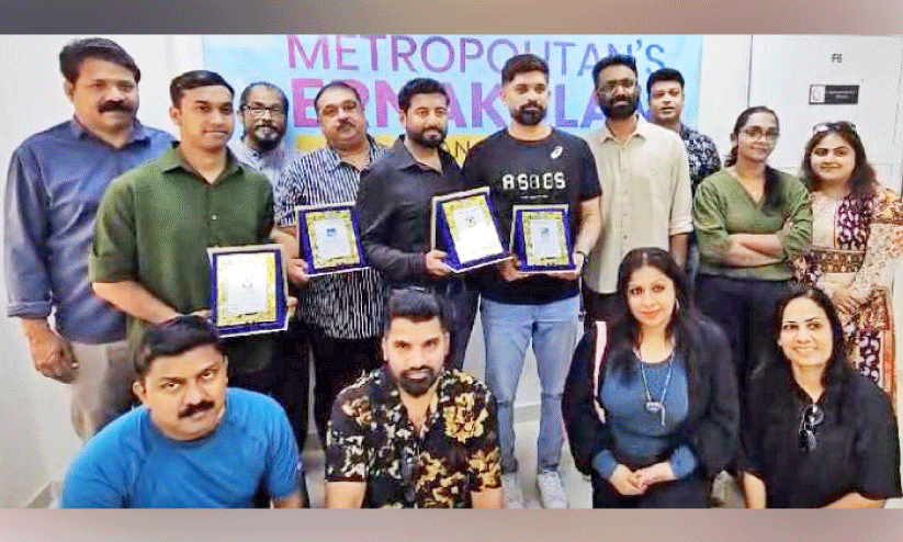 അ​യ​ണ്‍മാ​ന്‍ പ​ട്ടം ക​ര​സ്ഥ​മാ​ക്കി​യ​വ​രെ ആ​ദ​രി​ച്ചു