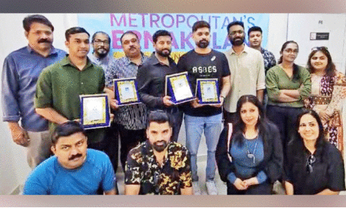 അ​യ​ണ്‍മാ​ന്‍ പ​ട്ടം ക​ര​സ്ഥ​മാ​ക്കി​യ​വ​രെ ആ​ദ​രി​ച്ചു