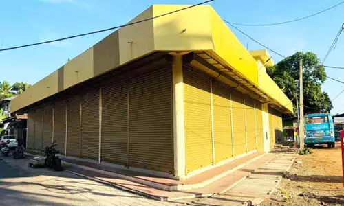 വി​ല്ലേ​ജ് ഹ​ട്ട്;  13 വ​ർ​ഷം ചു​വ​പ്പു​നാ​ട​യി​ൽ അ​വ​സാ​നം ഉ​ദ്ഘാ​ട​നം