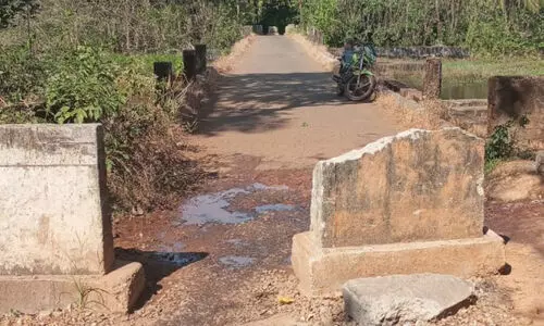 ഫണ്ടില്ല; കുമ്പള കഞ്ചിക്കട്ട-കൊടിയമ്മ പാലം നവീകരണം നീളും ഫണ്ടില്ല; കുമ്പള കഞ്ചിക്കട്ട-കൊടിയമ്മ പാലം നവീകരണം നീളും