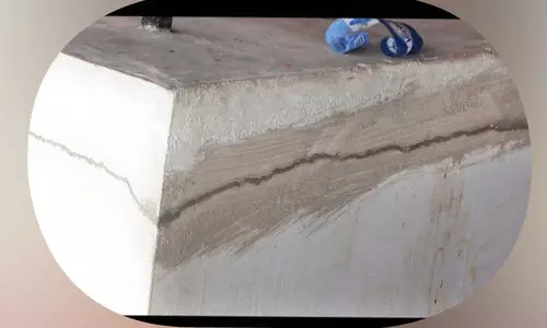 വിവാദ ആഴ്ചച്ചന്ത കെട്ടിടത്തില്‍ ‘ഓട്ടയടപ്പ്’ പ്രവൃത്തികള്‍