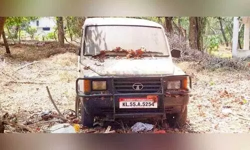 സ​ർ​വ​ക​ലാ​ശാ​ല; ലേ​ല​ത്തി​ലും ഗ​തി​പി​ടി​ക്കാ​തെ ഔ​ദ്യോ​ഗി​ക വാ​ഹ​ന​ങ്ങ​ൾ