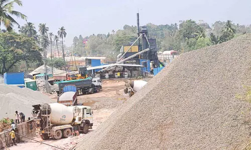 ദേശീയപാത പുനർനിർമാണം; ഇത്തിക്കരയും പരിസരവും പൊടി ‘വിഴുങ്ങുന്നു’