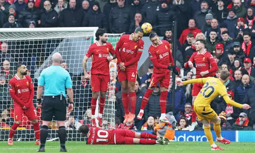 ആൻഫീൽഡിൽ ചെമ്പടയോട്ടം ആൻഫീൽഡിൽ ചെമ്പടയോട്ടം