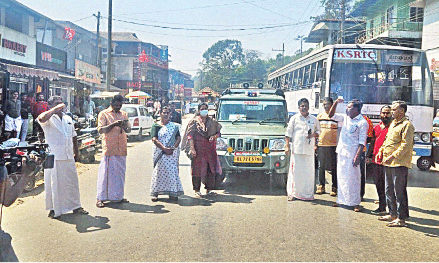 കടുവ ഭീതി; റോഡ് ഉപരോധിച്ചു