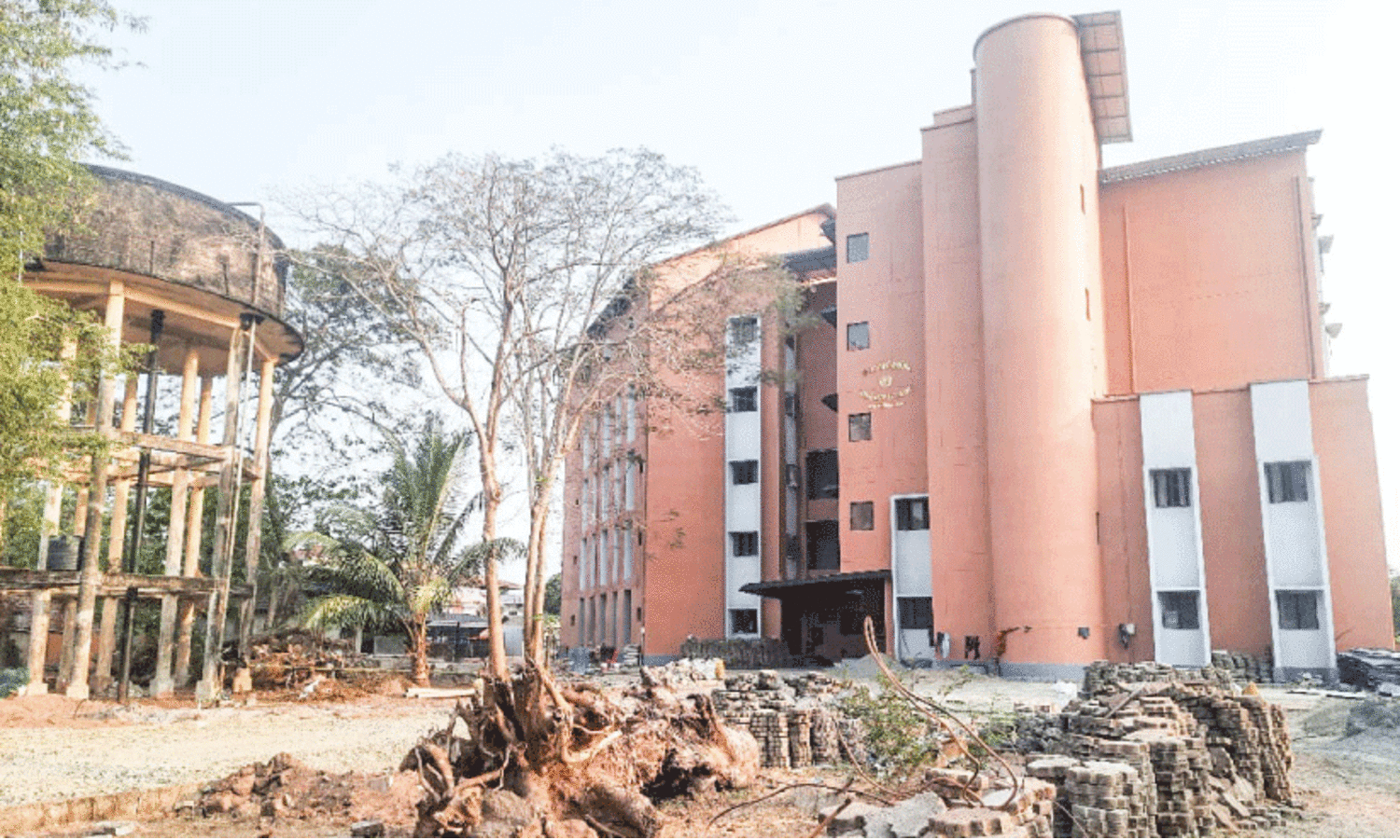 ആലപ്പുഴ നഗരസഭ ഓഫിസ്​ ശതാബ്​ദി മന്ദിരത്തിലേക്ക്...