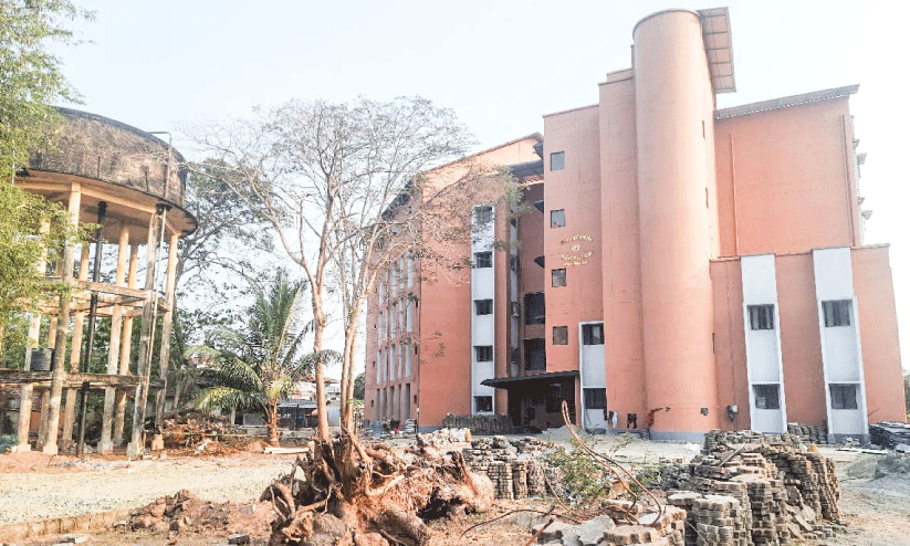 ആലപ്പുഴ നഗരസഭ ഓഫിസ്​ ശതാബ്​ദി മന്ദിരത്തിലേക്ക്...