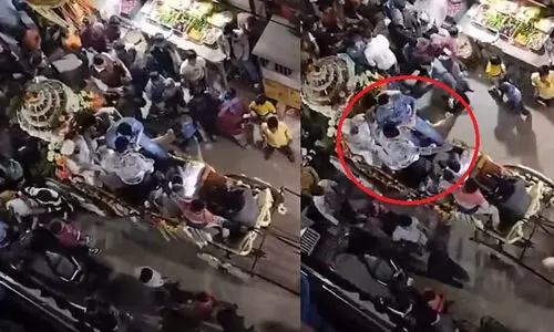 വിവാഹ ഘോഷയാത്രയ്ക്കിടെ വെടിവെപ്പ്; രണ്ടര വയസ്സുകാരന് ദാരുണാന്ത്യം -വിഡിയോ