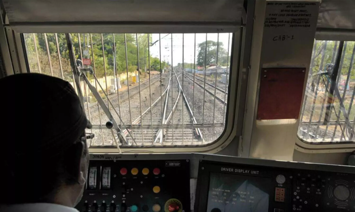 ‘‘ലോക്കോ പൈലറ്റുമാർ കരിക്കുവെള്ളം കുടിക്കരുത്​, ഹോമിയോ മരുന്നും പാടില്ല...’’; റെയിൽവേയുടെ വിചിത്ര ഉത്തരവ്​