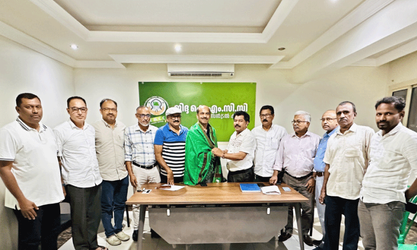 അ​സൈ​നാ​ർ ക​ള​ത്തി​ങ്ങ​ലി​ന് കെ.​എം.​സി.​സി സ്വീ​ക​ര​ണം ന​ൽ​കി