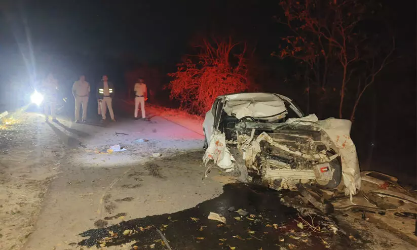 ബംഗളൂരുവിൽ കാർ മരത്തിലിടിച്ച് വിദ്യാർഥിയടക്കം രണ്ടു മലയാളികൾ മരിച്ചു ബംഗളൂരുവിൽ കാർ മരത്തിലിടിച്ച് വിദ്യാർഥിയടക്കം രണ്ടു മലയാളികൾ മരിച്ചു