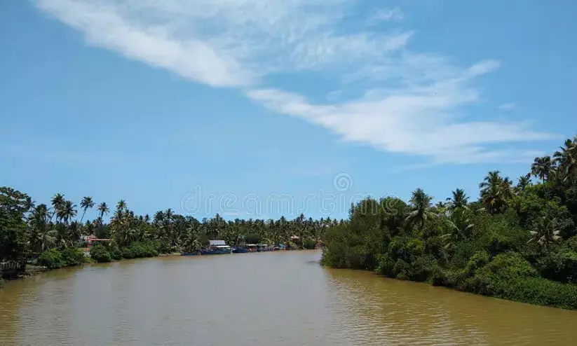 കുപ്പിവെള്ള നിർമാണ സ്ഥാപനം നദിയിൽനിന്ന്​ വെള്ളമൂറ്റുന്നു; നാട്ടുകാർ സമരത്തിന്​