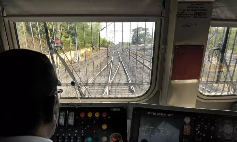 ‘‘ലോക്കോ പൈലറ്റുമാർ കരിക്കുവെള്ളം കുടിക്കരുത്​, ഹോമിയോ മരുന്നും പാടില്ല...’’; റെയിൽവേയുടെ വിചിത്ര ഉത്തരവ്​