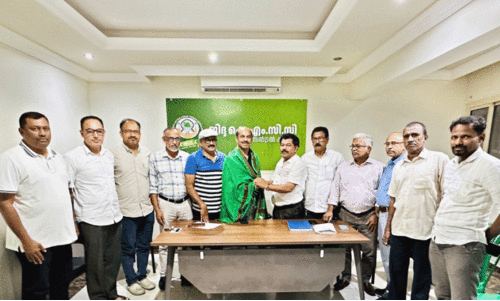 അ​സൈ​നാ​ർ ക​ള​ത്തി​ങ്ങ​ലി​ന് കെ.​എം.​സി.​സി സ്വീ​ക​ര​ണം ന​ൽ​കി