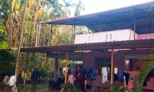 പ​ട്ടാ​പ്പ​ക​ൽ വീ​ട് കൊ​ള്ള​യ​ടി​ച്ചു