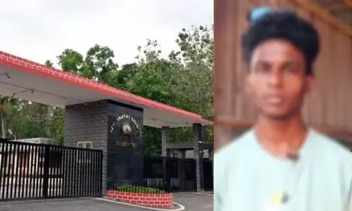 കാര്യവട്ടം റാഗിങ്ങിൽ നടപടി സ്വീകരിച്ച് കോളജ്: ഏഴ് വിദ്യാര്ഥികളെ സസ്പെന്ഡ് ചെയ്തു കാര്യവട്ടം റാഗിങ്ങിൽ നടപടി സ്വീകരിച്ച് കോളജ്: ഏഴ് വിദ്യാര്ഥികളെ സസ്പെന്ഡ് ചെയ്തു