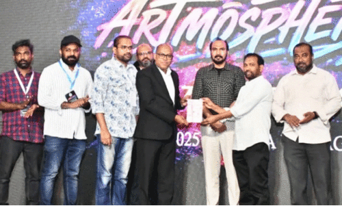 ‘കാ​റ്റു​ണ​രാ​തെ’ പ്ര​കാ​ശ​നം ചെ​യ്തു