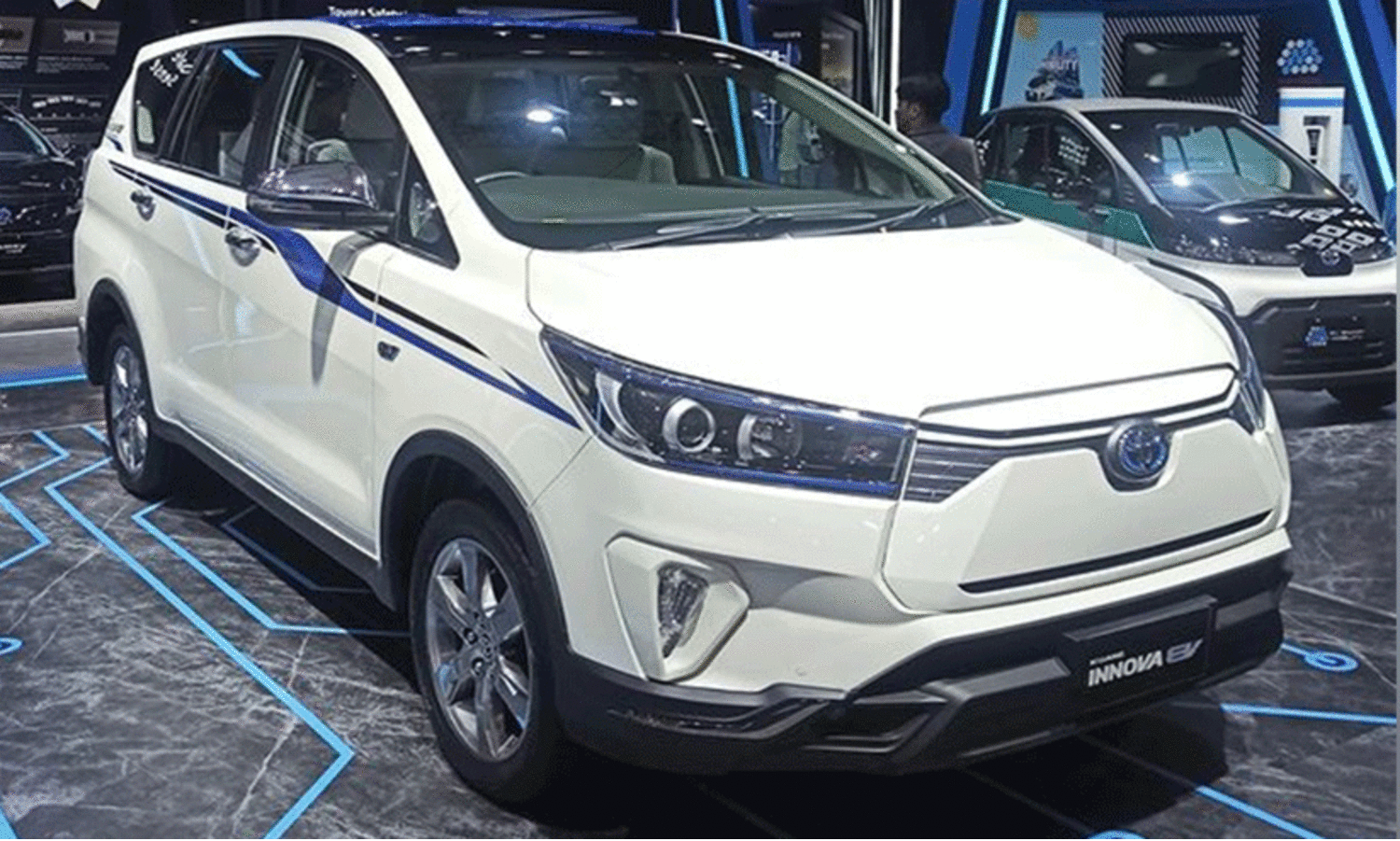 ഇന്നോവ ക്രിസ്റ്റ ഇ.വി; ഐ.ഐ.എം.എസ് 2025 എക്സ്പോയിൽ വാഹനം പ്രദർശിപ്പിച്ച് ടൊയോട്ട