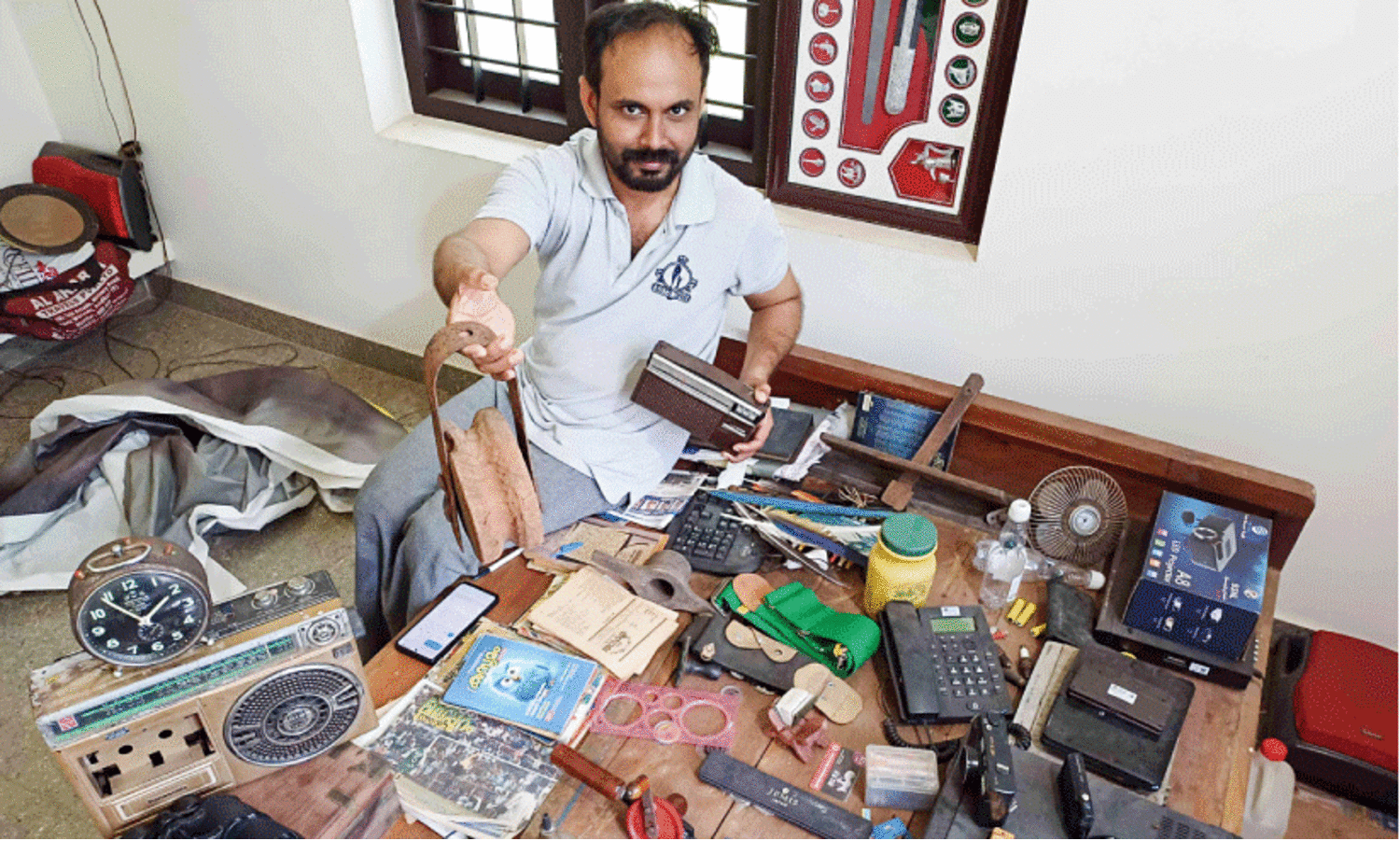 വീട്ടിൽ പുരാവസ്തു ശേഖരം ഒരുക്കി അബ്ദുൽ ഗഫൂർ