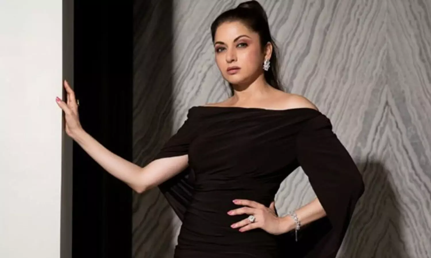 ‘മതിലിൽ ഇരുന്നാൽ’ ആരോഗ്യം, 40കളിലും യൗവനം നിലനിർത്തുന്നതിന്റെ രഹസ്യം വെളിപ്പെടുത്തി നടി ഭാഗ്യശ്രീ