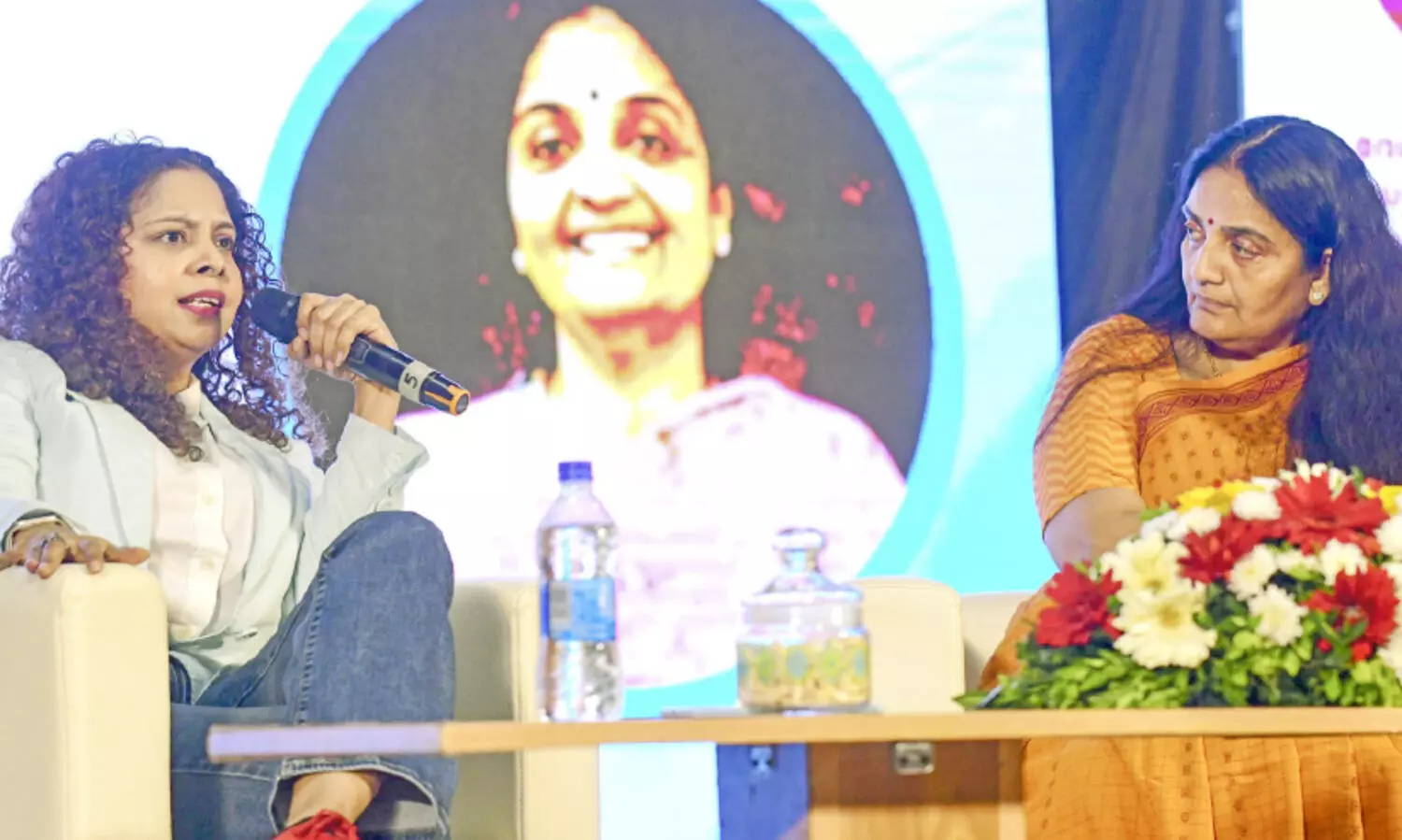 വിദ്വേഷം ലോകത്തെ അറിയിക്കുന്നവർ അറസ്‌റ്റിലാകുന്ന കാലം -റാണ അയൂബ്