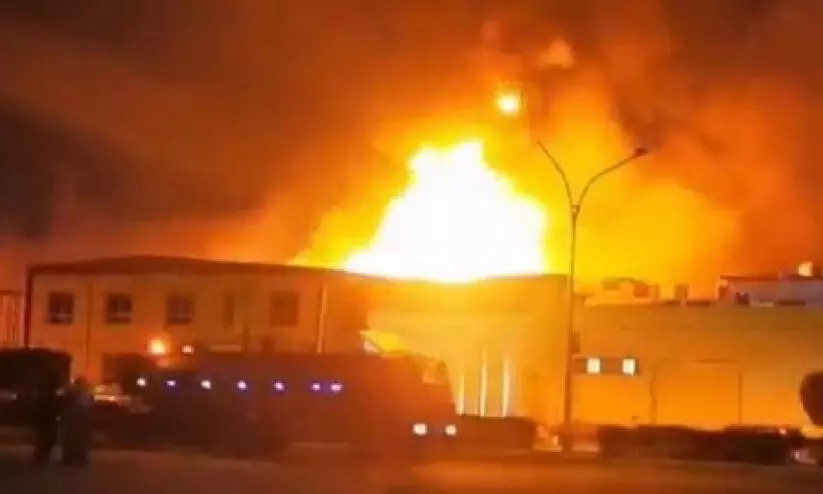 സുബ്ഹാനിലെ ഫാക്ടറിയിൽ വൻ തീപിടിത്തം സുബ്ഹാനിലെ ഫാക്ടറിയിൽ വൻ തീപിടിത്തം