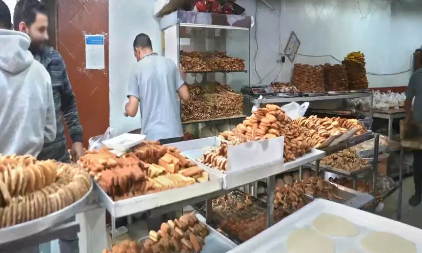 റിയാദിൽ മുനിസിപ്പാലിറ്റി പരിശോധന; മൂന്ന് പ്രമുഖ റസ്റ്റാറന്റുകൾ ഉൾപ്പെടെ 29 സ്ഥാപനങ്ങൾ പൂട്ടി റിയാദിൽ മുനിസിപ്പാലിറ്റി പരിശോധന; മൂന്ന് പ്രമുഖ റസ്റ്റാറന്റുകൾ ഉൾപ്പെടെ 29 സ്ഥാപനങ്ങൾ പൂട്ടി