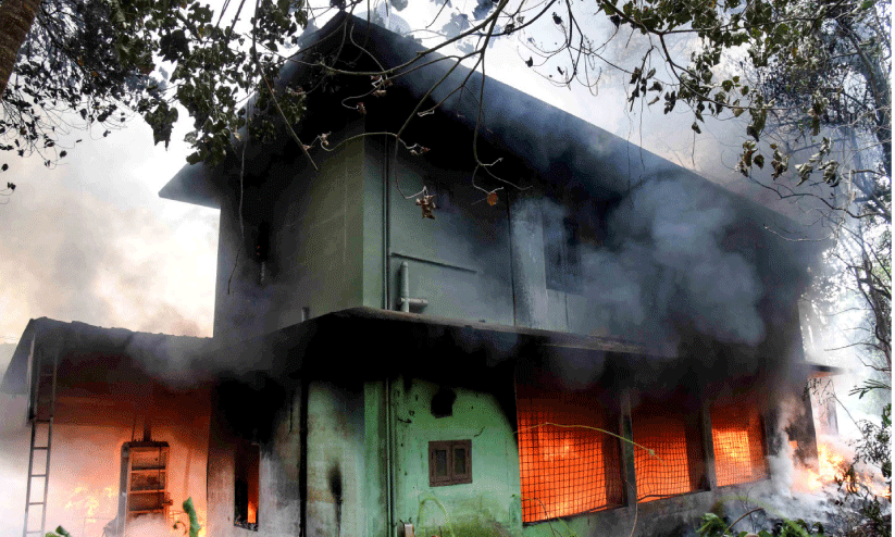 നൂ​റാ​ടി​യി​ലെ എം.​സി.​എ​ഫ് ക​ത്തി​യ​മ​ർ​ന്നു