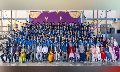 ഇ​ന്ത്യ ഇ​ന്റ​ർ​നാ​ഷ​ന​ൽ സ്കൂ​ൾ പ്ല​സ് ടു ​വി​ദ്യാ​ർ​ഥി​ക​ൾ​ക്ക് യാ​ത്ര​യ​യ​പ്പ് സം​ഘ​ടി​പ്പി​ച്ചു