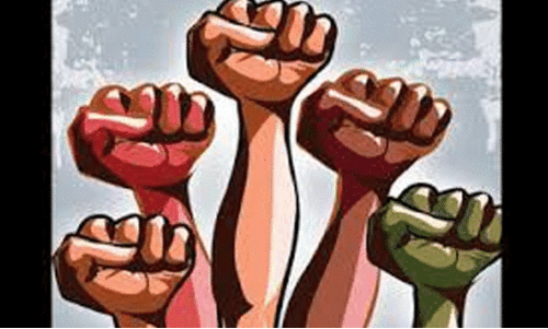 ഓ​ട വൃ​ത്തി​യാ​ക്കാ​ൻ വി​ദ്യാ​ർ​ഥി​ക​ൾ; പ്ര​ധാ​നാ​ധ്യാ​പ​ക​നെ​തി​രെ പ്ര​തി​ഷേ​ധം