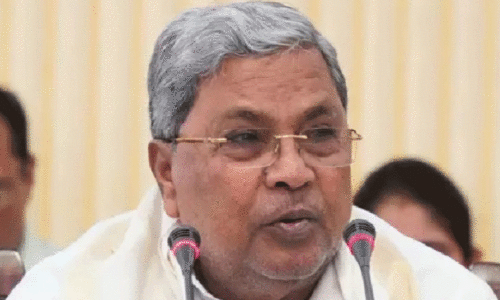 അ​ന​ധി​കൃ​ത പാ​ർ​പ്പി​ട​ങ്ങ​ൾ​ക്ക് ഒ​റ്റ​ത്ത​വ​ണ തീ​ർ​പ്പാ​ക്ക​ലി​ലൂ​ടെ രേ​ഖ ന​ൽ​കാ​ൻ മു​ഖ്യ​മ​ന്ത്രി​യു​ടെ നി​ർ​ദേ​ശം