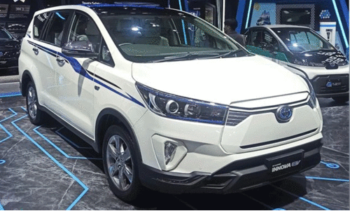 ഇന്നോവ ക്രിസ്റ്റ ഇ.വി; ഐ.ഐ.എം.എസ് 2025 എക്സ്പോയിൽ വാഹനം പ്രദർശിപ്പിച്ച് ടൊയോട്ട