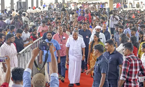 ‘ഇപ്പോഴത്തെ രീതികൾ തുടരണം, തെറ്റ് സംഭവിക്കരുത്’; എസ്.എഫ്.ഐയോട് മുഖ്യമന്ത്രി