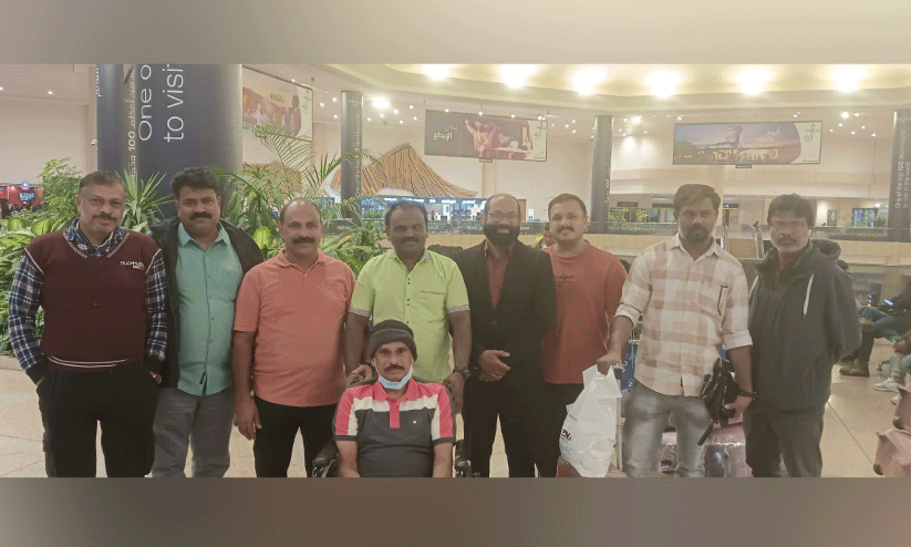 രോഗംബാധിച്ച് ദുരിതത്തിലായ സുരേഷ് നാട്ടിലേക്ക് മടങ്ങി രോഗംബാധിച്ച് ദുരിതത്തിലായ സുരേഷ് നാട്ടിലേക്ക് മടങ്ങി