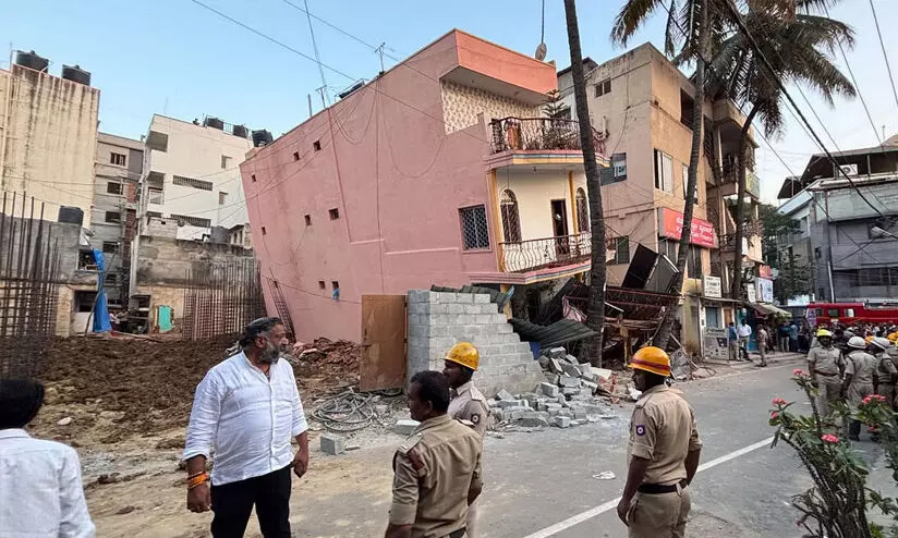 വീട് തകർന്നു; തലനാരിഴക്ക് നാലംഗ കുടുംബം രക്ഷപ്പെട്ടു