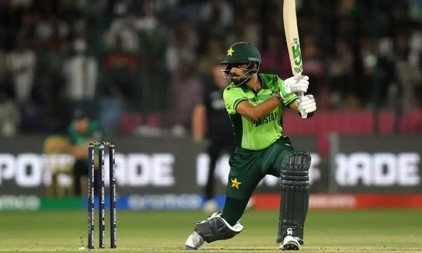 ഐ.സി.സി റാങ്കിങ്ങാണോ മനസിൽ? ‘മുട്ടിക്കളി’യിൽ ബാബറിനുനേരെ ആരാധക രോഷം