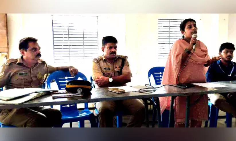 രാത്രികാല ട്രോളിങ്ങും കരവലിയും നിരോധിച്ചു