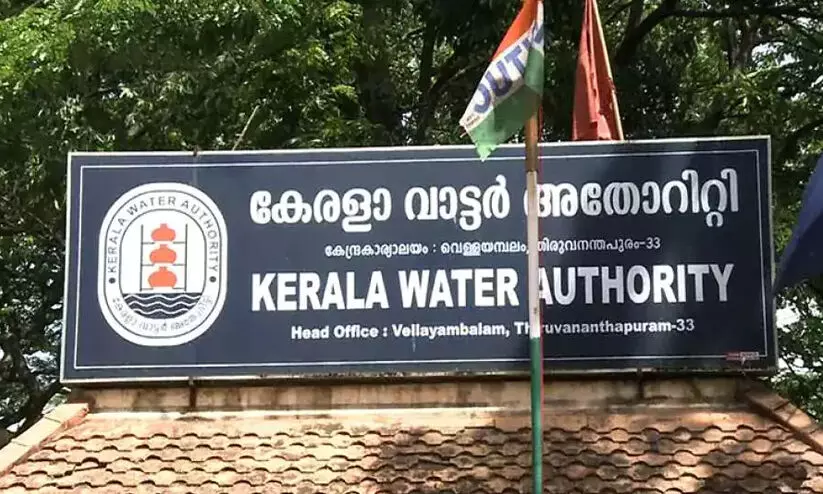 പൈപ്പ് പൊട്ടിയിട്ട് ഒന്നര വർഷം; അനങ്ങാതെ അധികൃതർ പൈപ്പ് പൊട്ടിയിട്ട് ഒന്നര വർഷം; അനങ്ങാതെ അധികൃതർ